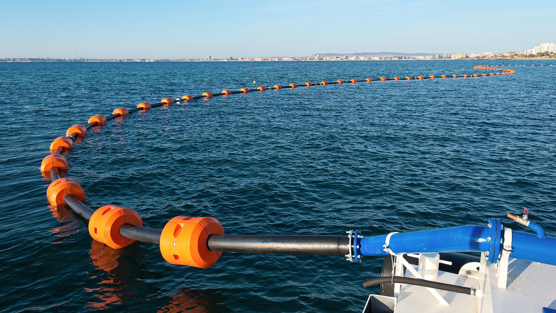 Floating dredge pipe